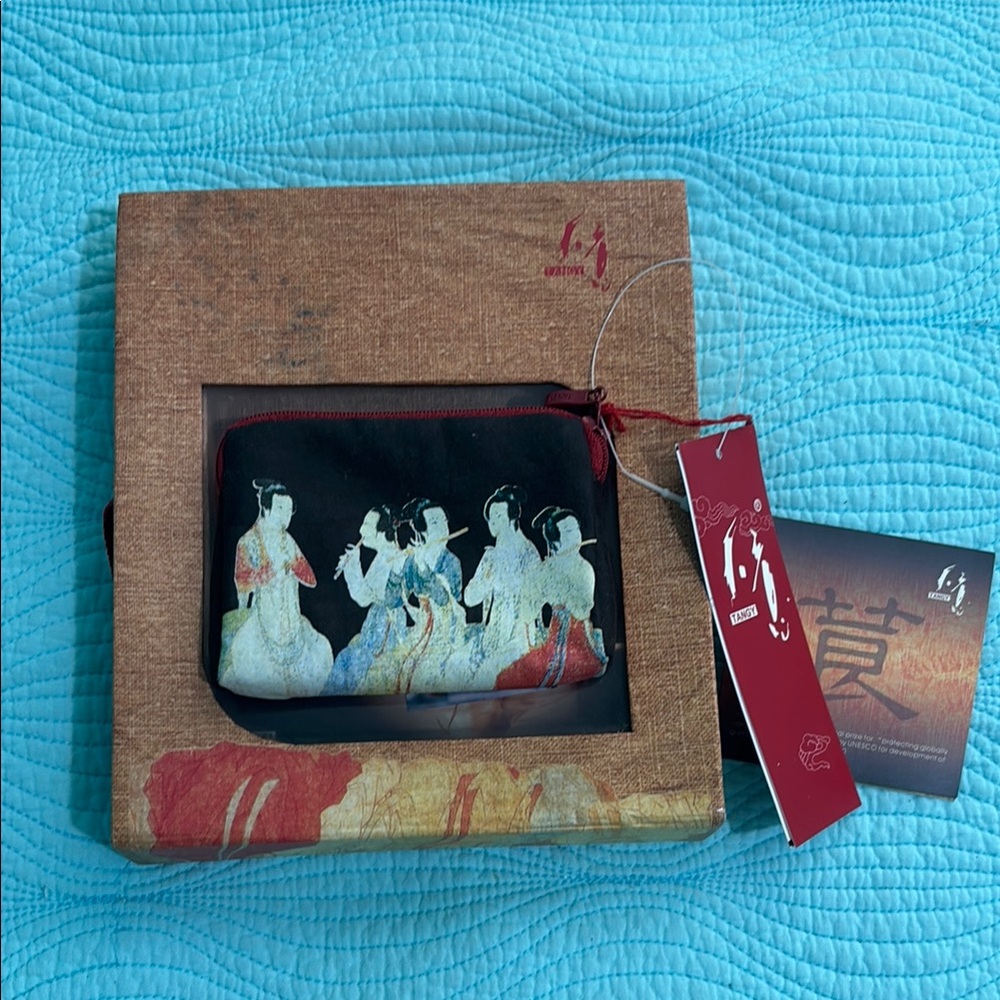 Chinese Silk Zipper Pouch with Musicians